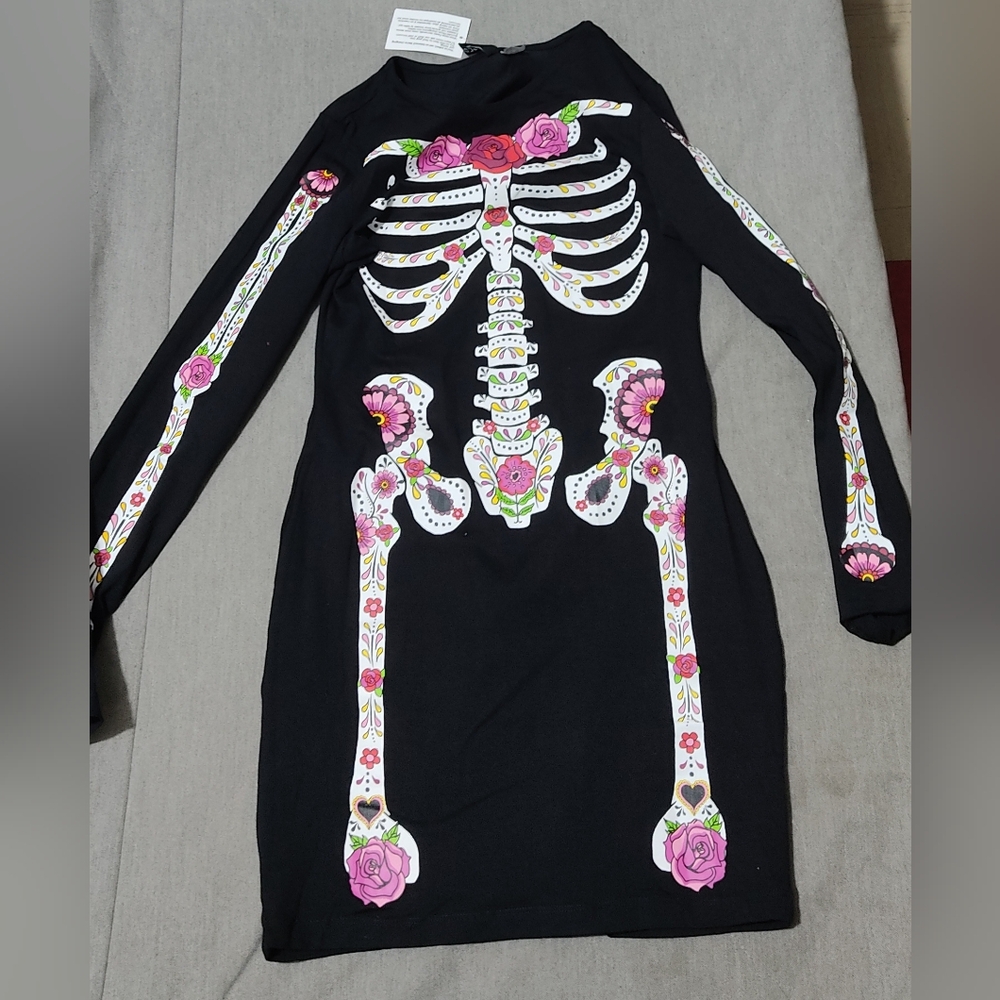 Unused and unworn long sleeve, round neck, skeleton dress (Measurement photos in